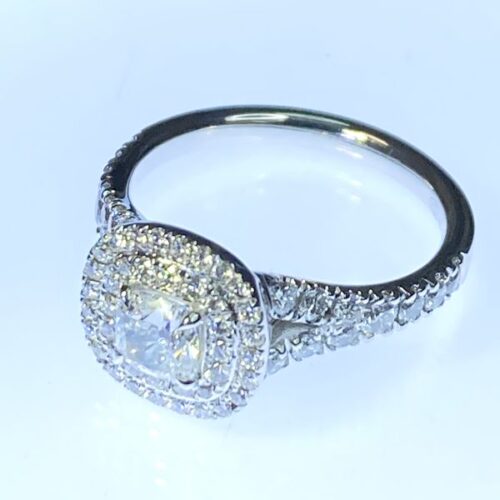 Solitair-Cushion-Cut