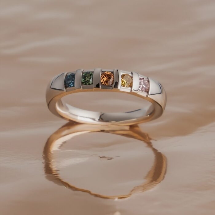 Diamantring in Regenbogenfarben