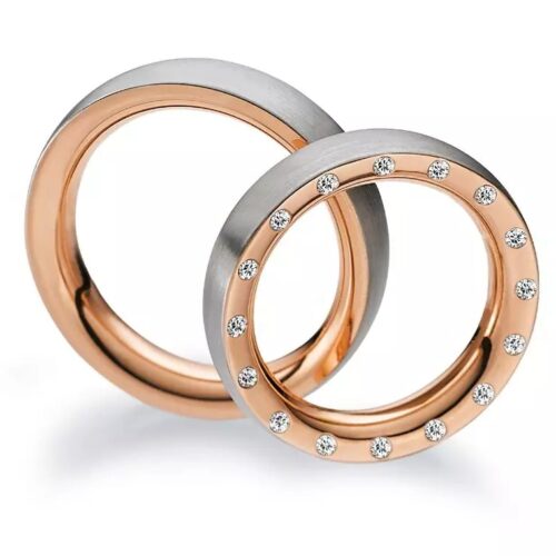 Trauringpaar Bicolor Rotgold außen Weißgold matt, seitliich und innen Rotgold poliert, 16 Brillanten seitlich, gesamt 0,16 ct., Hersteller August Gerstner, Artikelnummer 27317/6