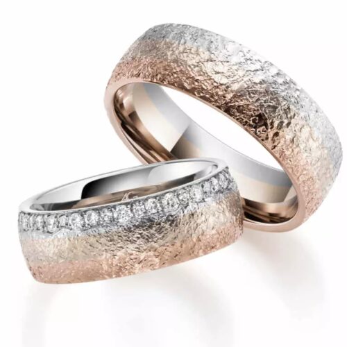 Trauringpaar mit Farbverlauf Weißgold Gelbgold, 22 Brillanten, gesamt 0,215 ct., Oberfläche strukturiert, Hersteller August Gerstner, Artikelnummer 31159