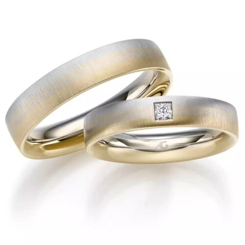 Trauringpaar mit Farbverlauf Weißgold Gelbgold, 1 Diamant Prinzess-Schluff, gesamt 0,10 ct., Oberfläche gebürstet, Hersteller August Gerstner, Artikelnummer 31296